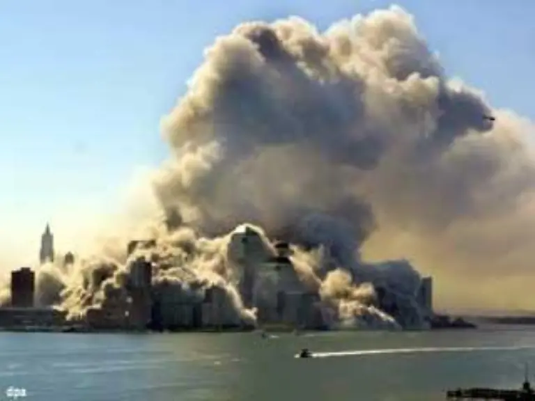 Manhattan-ist-in-eine-gigantische-Staubwolke-gehuellt