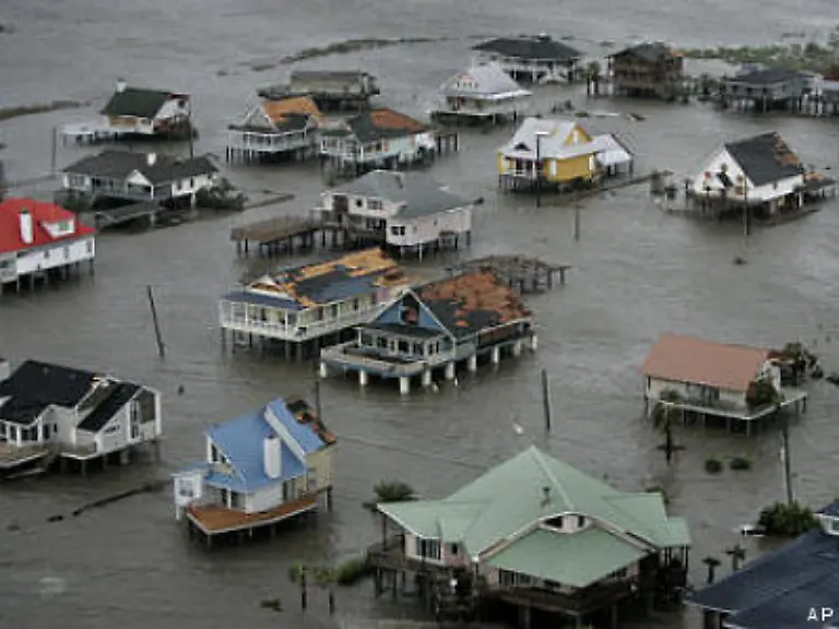 Der-Ort-Sweet-Lake-erinnert-nach-den-schweren-Regenfaellen-an-Venedig