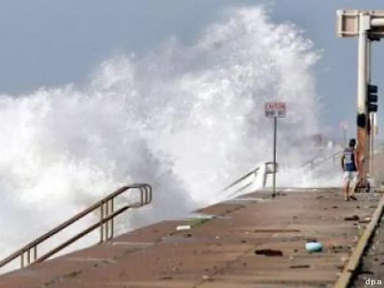 Ritas-Auslaeufer-schoben-das-Wasser-aus-dem-Golf-von-Mexiko-nach-Galveston-im-US-Bundestaat-Texas