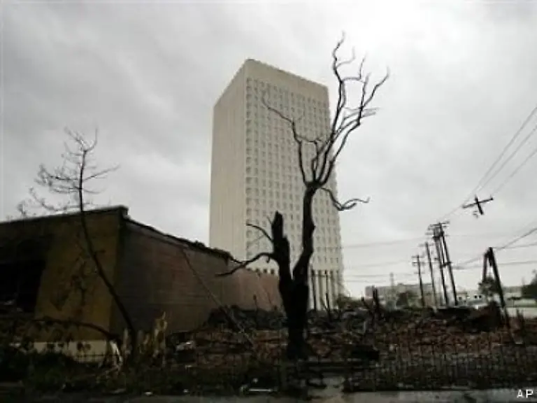 In-Galveston-brannten-mindestens-drei-Gebaeude-nieder-Die-Feuerwehr-hatte-es-wegen-des-starken-Windes-sehr-schwer-das-Feuer-zu-kontrollieren