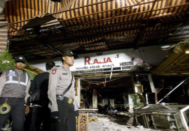 Der-Experte-Ken-Conboy-in-Jakarta-vermutete-die-Gruppe-auch-hinter-der-Serie-am-Samstag-Wir-wissen-aus-Verhoeren-dass-sie-die-Bali-Anschlaege-von-2002-als-ihren-einzigen-Erfolg-betrachten-Ich-denke-dass-sie-versucht-haben-das-zu-wiederholen