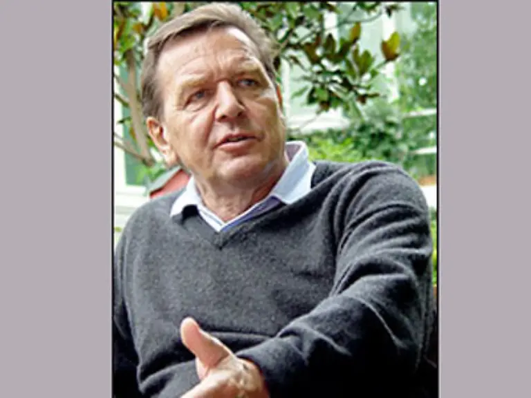 1990-1994-ist-Schroeder-Ministerpraesident-von-Niedersachsen-in-einer-Koalition-aus-SPD-und-GRUeNEN-Die-Leitmotive-der-neuen-Regierung-Modernisierung-der-Wirtschaft-oekologische-Vernunft-soziale-Gerechtigkeit-und-kulturelle-Vielfalt