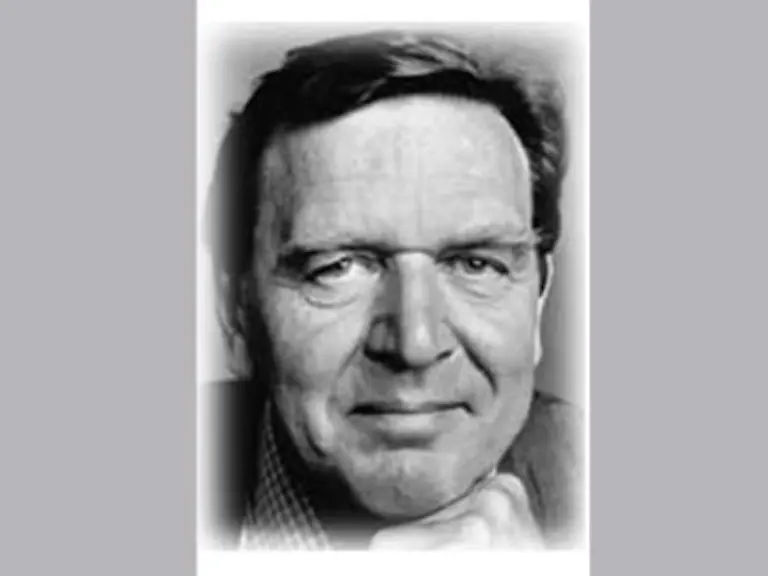 1993-Es-wird-bekannt-dass-Schroeder-entgegen-rot-gruener-Absprache-und-der-grundsaetzlichen-Haltung-seiner-eigenen-Partei-einen-Ruestungsauftrag-Taiwans-an-norddeutsche-Werften-befuerwortet-hat