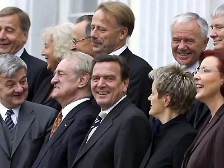 Die-Entsendung-von-Bundeswehr-Soldaten-um-die-systematischen-Menschenrechtsverletzungen-durch-das-Milosevic-Regime-im-Kosovo-zu-beenden-und-auf-dem-Balkan-fuer-dauerhafte-Stabilitaet-zu-sorgen