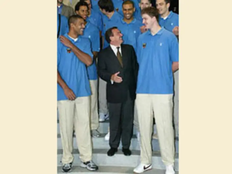 Das-Thema-Bildung-liegt-ihm-deshalb-auch-besonders-am-Herzen-Wir-wollen-ein-Land-sein-das-seinen-Kindern-alle-Moeglichkeiten-einraeumt-in-einer-sicheren-Umwelt-mit-gesunden-und-bezahlbaren-Lebensmitteln-aufzuwachsen-und-das-allen-eine-erstklassige-Bildung-und-Ausbildung-garantiert