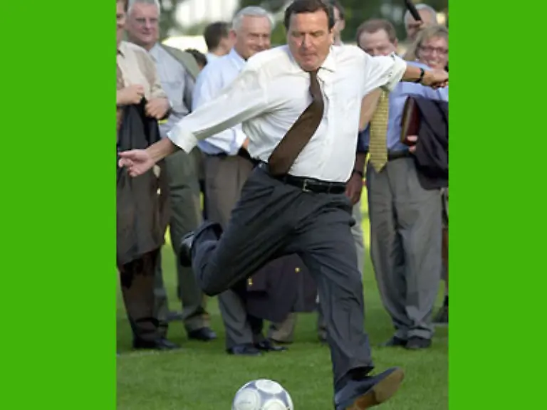 und-weiss-how-to-kick-it-like-Beckham