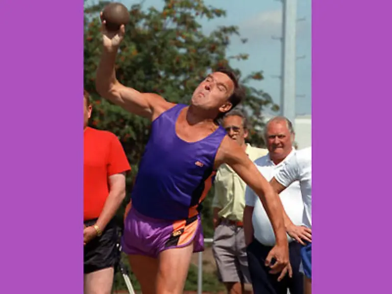 Aber-Fussball-ist-nicht-Schroeders-einzige-Leidenschaft-Leichtathletik-gern-auch-in-kurzen-Hosen