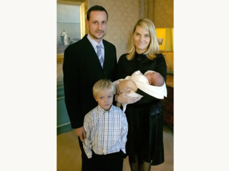 Mette-Marit-und-Haakon-von-Norwegen-erwarten-im-Dezember-Baby-Nummer-drei
