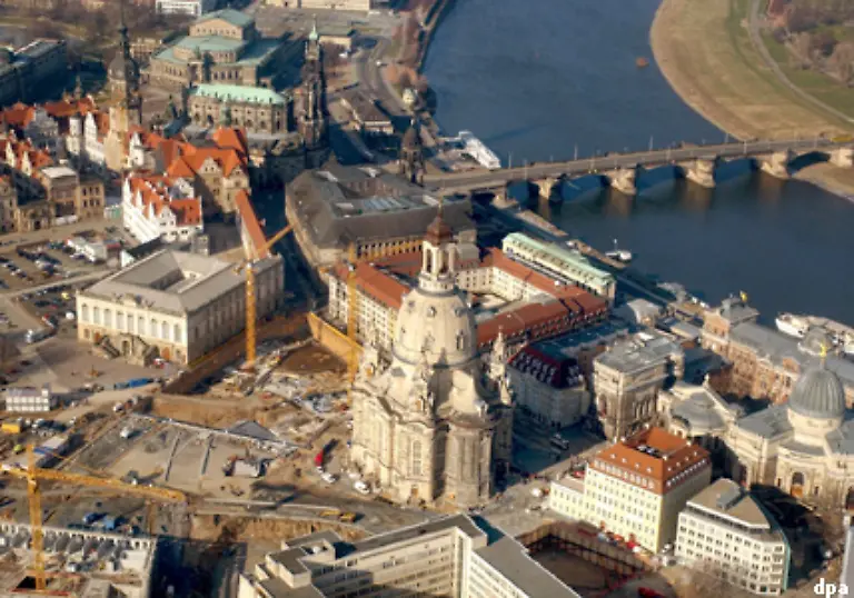 begann-fuer-die-evangelisch-lutherische-Kirche-mit-der-bewegten-Vergangenheit-ein-neues-Kapitel-1722-hatte-der-Rat-der-Stadt-Dresden-den-Ratszimmermeister-George-Baehr-mit-der-Planung-des-protestantischen-Monuments-beauftragt