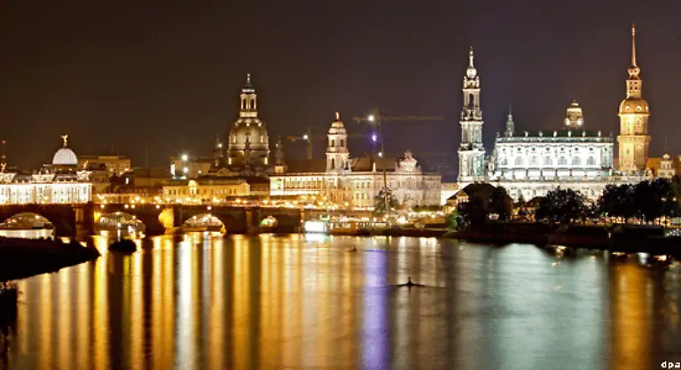 Die-Frauenkirche-nimmt-seitdem-wieder-ihren-angestammten-Platz-in-der-historischen-Stadtsilhouette-Dresdens-ein