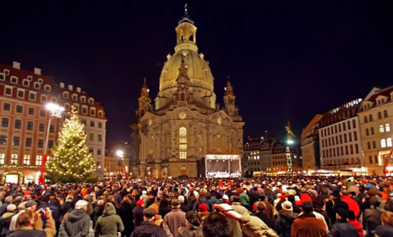Seit-der-Weihe-im-Oktober-2005-entwickelte-sich-die-Dresdner-Frauenkirche-zum-Besuchermagneten-bis-Ende-2008-waren-es-bereits-sieben-Millionen-Bilder-dpa