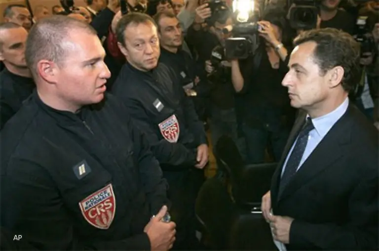 Viele-in-Clichy-sous-Bois-haben-Innenminister-Sarkozy-r-im-Visier-Er-will-nationale-Polizei-bei-ihnen-stationieren