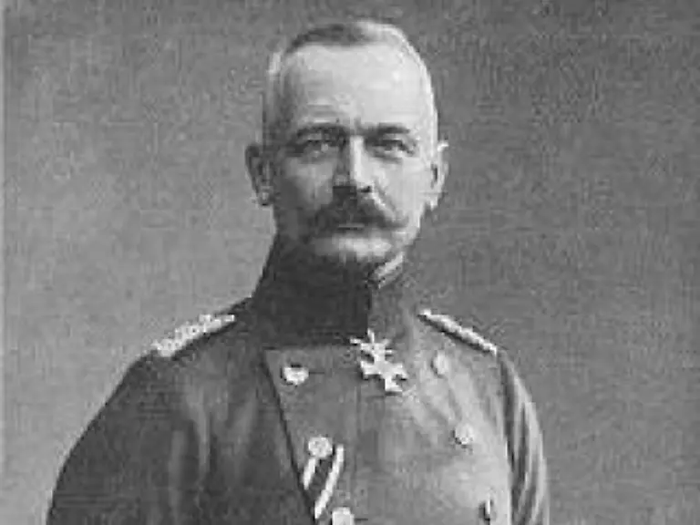 wird-im-Herbst-1914-durch-General-Erich-von-Falkenhayn-abgeloest-Von-Falkenhayn-muss-im-August-1916-von-Hindenburg-weichen