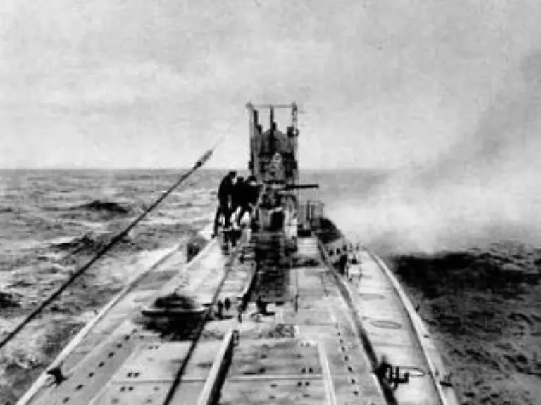 Am-22-Februar-1915-befiehlt-die-deutsche-Marineleitung-den-uneingeschraenkten-U-Boot-Krieg-Die-Briten-verhaengen-eine-Seeblockade-gegen-Deutschland