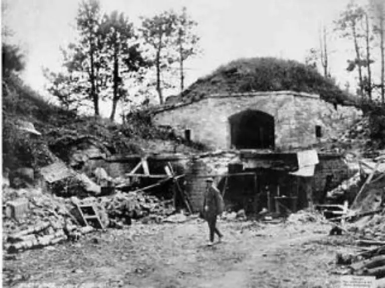 Zerstoertes-Schloss-Conde-bei-Soissons-in-Frankreich