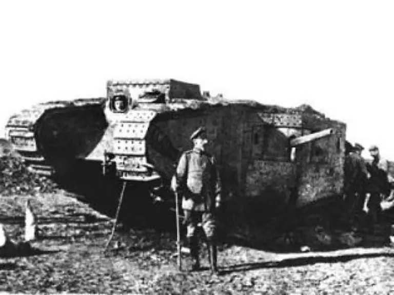 Ein-von-deutschen-Truppen-erbeuteter-britischer-Tank