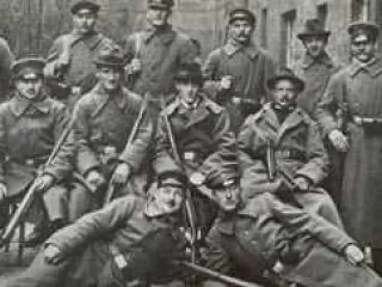 In-Deutschland-werden-Arbeiter-und-Soldatenraete-gebildet