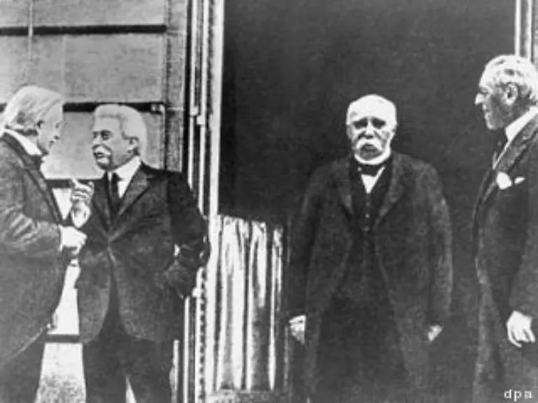 Die-Sieger-v-l-n-r-Die-Regierungschefs-Lloyd-George-Grossbritannien-Orlando-Italien-Clemenceau-Frankreich-und-US-Praesident-Wilson