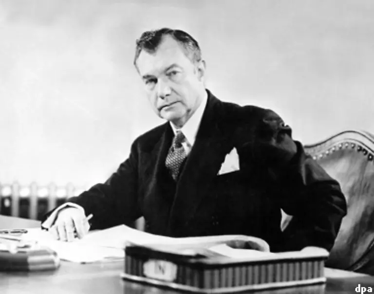 US-Chefanklaeger-Robert-H-Jackson-hatte-eigens-fuer-die-Prozesse-eine-Behoerde-mit-1-000-Mitarbeitern-aufgebaut-Nach-elf-Monaten-verlas-er-die-Urteile-zwoelf-Mal-Tod-durch-den-Strang-drei-Mal-lebenslaenglich-vier-Freiheitsstrafen-von-zehn-bis-20-Jahren-und-drei-Freisprueche