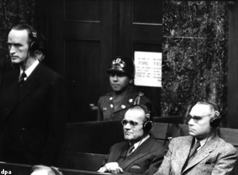 Das-Verfahren-gegen-Gustav-Krupp-von-Bohlen-und-Halbach-l-der-als-Repraesentant-der-Ruestungsindustrie-angeklagt-war-wurde-wegen-Verhandlungsunfaehigkeit-eingestellt-In-den-Kriegsjahren-waren-bei-Krupp-100-000-Zwangsarbeiter-eingesetzt-worden