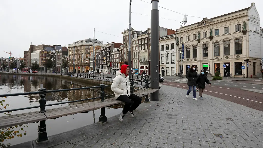 2020-10-14T071946Z-356738-RC27IJ9OZHAY-RTRMADP-3-HEALTH-CORONAVIRUS-NETHERLANDS