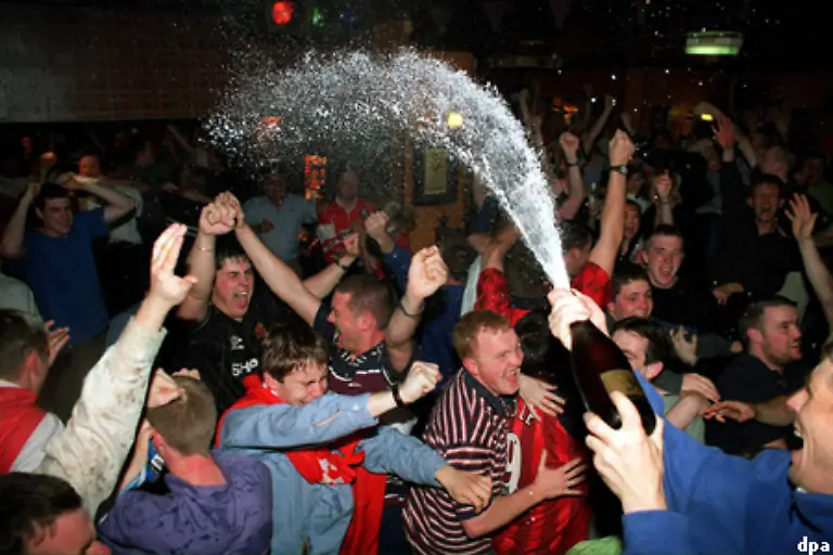 Bis-Mittwoch-traute-die-Regierung-der-Bevoelkerung-nicht-zu-verantwortlich-mit-Alkohol-umzugehen-Jetzt-muessen-die-Briten-beweisen-dass-sie-es-koennen