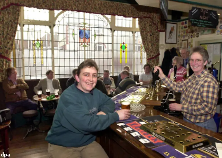 Doch-nicht-alle-sind-so-gluecklich-ueber-die-neuen-Oeffnungszeiten-Die-Pub-Besitzer-befuerchten-zusaetzliche-Kosten