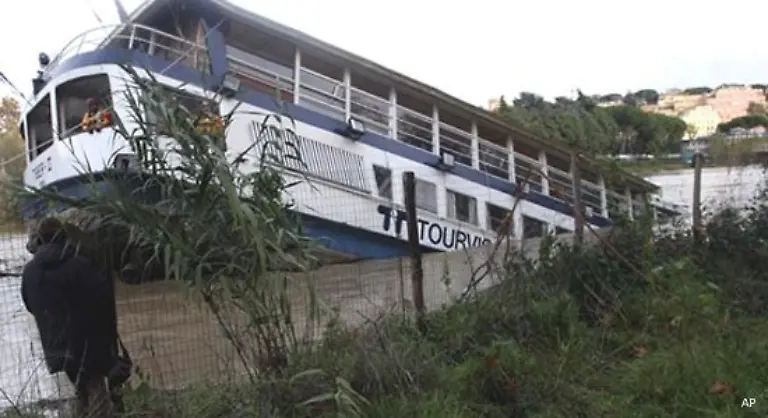 Allein-in-Teilen-des-Muensterlands-wurden-rund-100-000-Menschen-von-der-Stromversorgung-abgeschnitten