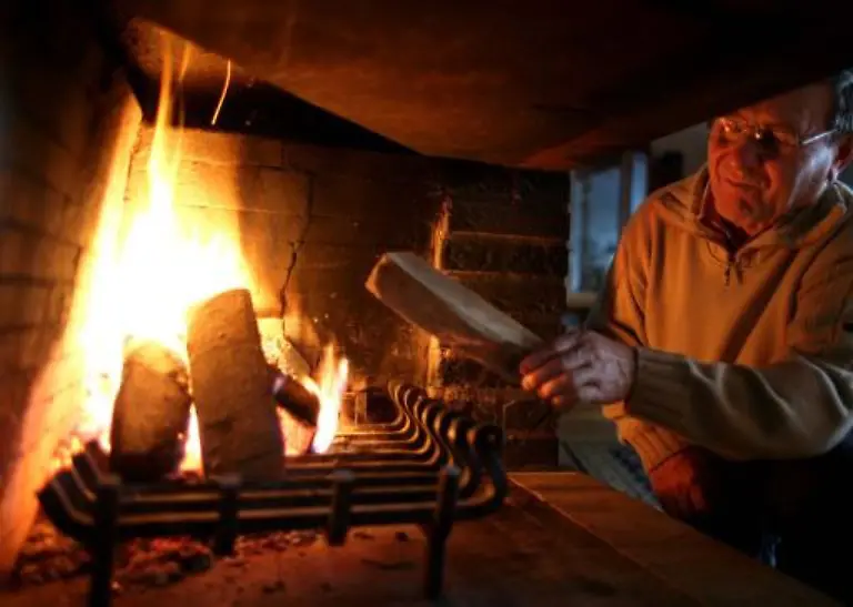 Auf-der-A-31-bei-Gronau-staute-sich-der-Verkehr-wegen-eines-herabgestuerzten-Starkstromkabels-fast-15-Stunden-lang-zeitweise-auf-bis-zu-45-Kilometer-Laenge