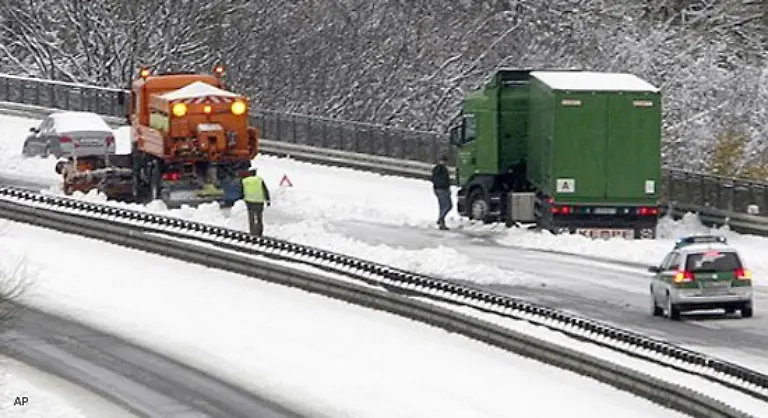 Zahlreiche-Helfer-des-Technischen-Hilfswerks-waren-pausenlos-im-Einsatz