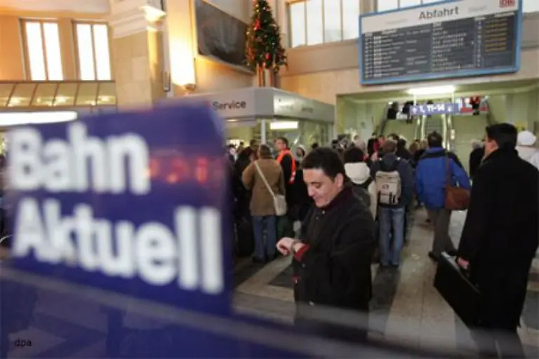 Am-Hauptbahnhof-Muenster-verkehrten-weder-Taxis-noch-Zuege-alle-umliegenden-Hotels-waren-ausgebucht-Viele-Reisende-uebernachteten-in-einem-Luftschutzbunker