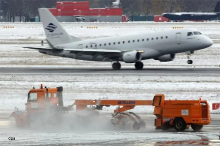 Auch-die-Flughaefen-waren-vom-Wintereinbruch-betroffen