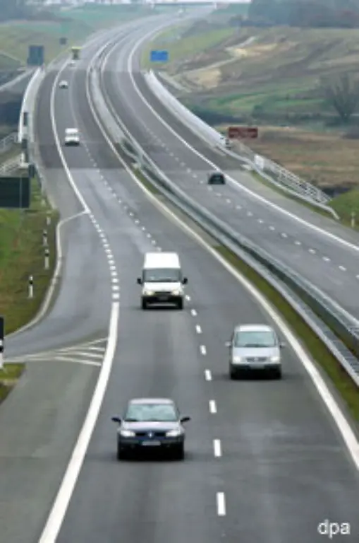 Noch-einmal-in-Worten-Einskommaneunmilliarden-Euro-Er-erforderte-insgesamt-320-Brueckenbauwerte-von-der-Talbruecke-bis-zum