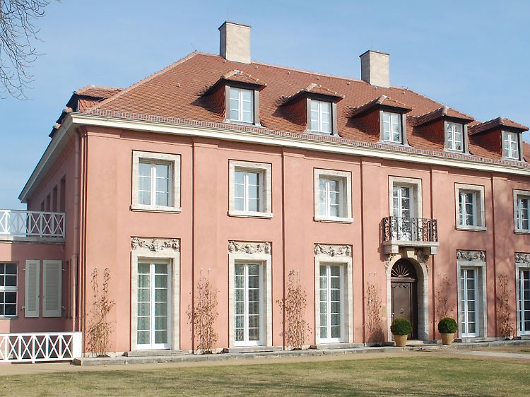 In diesem von Mies van der Rohe entworfenen Haus wohnte während der Potsdamer Konferenz Winston Churchill.
