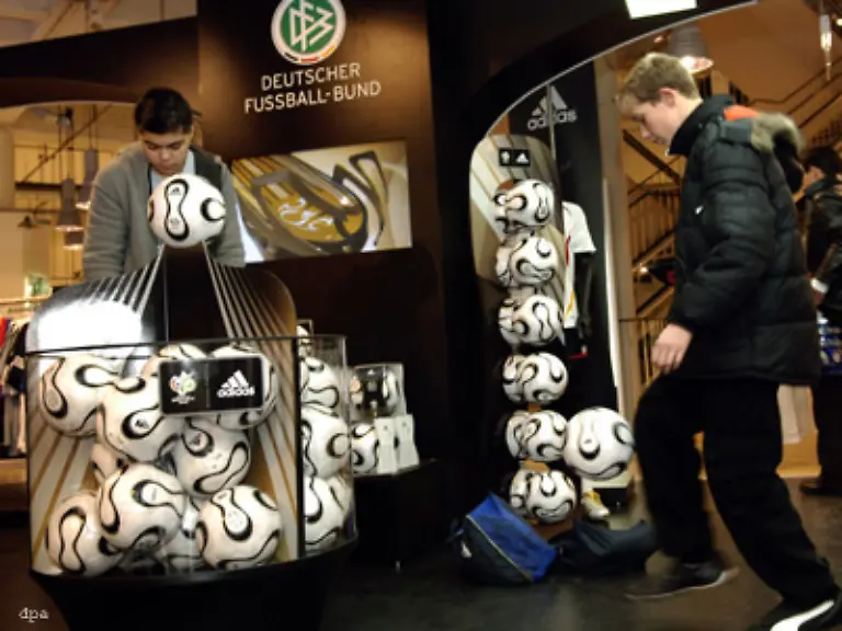 Adidas-will-den-neuen-Ball-zehn-Millionen-Mal-verkaufen