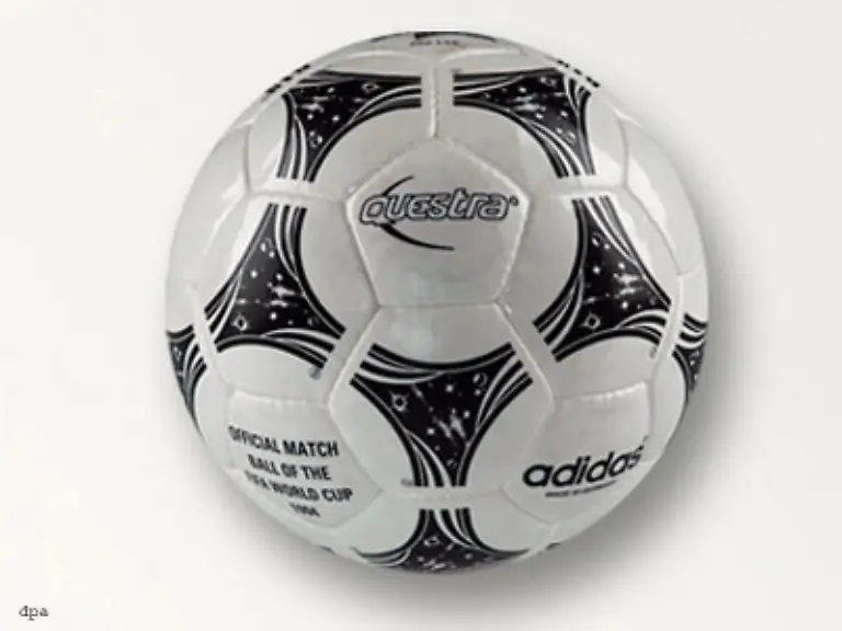 Die-WM-1994-in-den-USA-ging-dank-Questra-ueber-die-Buehne-Das-Design-verkoerperte-das-Thema-von-adidas-fuer-die-WM-Innovation-und-the-quest-for-the-Stars-Der-Ball-wurde-aus-fuenf-verschiedenen-Materialen-hergestellt