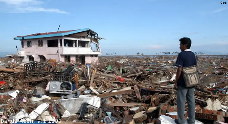 Der-Schaden-des-Tsunami-in-Indonesien-Sri-Lanka-Indien-Thailand-den-Malediven-Birma-Bangladesch-und-den-ostafrikanischen-Kuestenlaendern-wird-auf-mehr-als-zehn-Milliarden-Euro-beziffert
