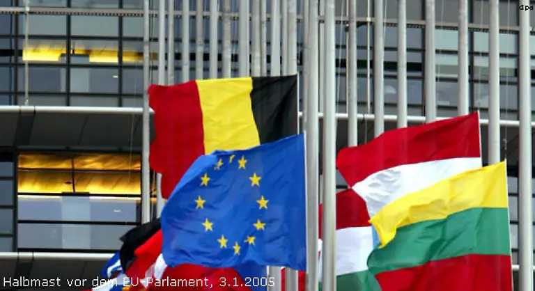 Fuer-die-Tsunami-Opfer-wurden-in-Deutschland-670-Millionen-Euro-gespendet-Dies-ist-die-hoechste-Spendensumme-die-jemals-nach-einer-Katastrophe-in-Deutschland-gesammelt-wurde
