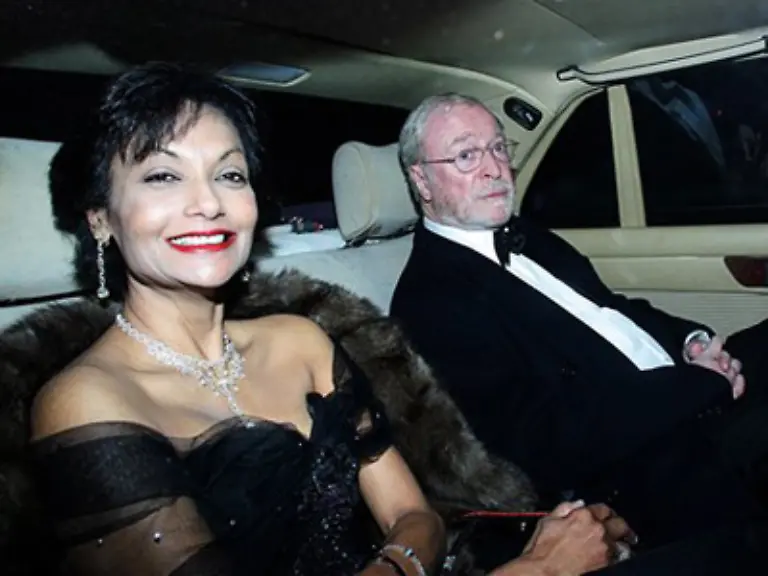 Aber-ein-Lichtblick-Sir-Michael-Caine-und-seine-Frau-Shakira-freuen-sich-auf-die-Party-mit-den-anderen-688-besten-Freunden