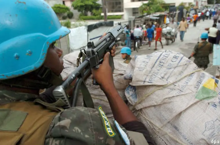 Zwar-ist-die-UNO-mit-10-000-Blauhelmen-im-Einsatz-doch-sind-Raubueberfaelle-und-Schiessereien-an-der-Tagesordnung