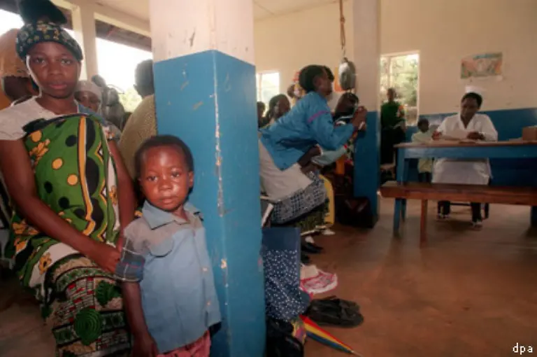 Um-beispielsweise-eine-HIV-Infektion-bei-einem-Kind-zu-diagnostizieren-ist-heutzutage-eine-sehr-aufwaendige-und-teure-Technologie-noetig-Da-diese-in-aermeren-Laendern-fehlt-koennen-dort-nur-wenige-HIV-positive-Kinder-richtig-getestet-und-entsprechend-behandelt-werden