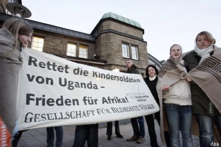 133-und-verfuegen-kaum-ueber-Nahrungsmittel-und-sauberes-Trinkwasser-Ende-2005-wurden-zudem-Zivilisten-und-humanitaere-Helfer-Ziel-von-Angriffen