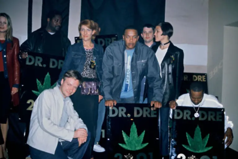 Dr-Dre-nimmt-Eminem-unter-Vertrag-wird-zum-Ziehvater-und-Mentor-des-Musikers