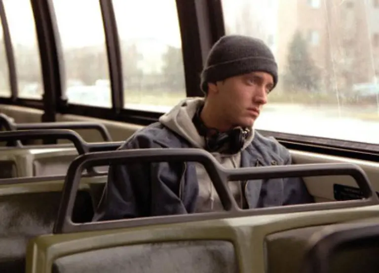 Aber-auch-Story-und-schauspielerische-Leistung-von-Eminem-in-dem-Film-werden-von-Kritikern-lobend-gewuerdigt
