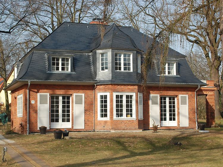 Auch ein Stück Villenkolonie: In diesem Haus am Johann-Strauß-Platz schrieb Erich Kästner 1941 das Drehbuch für den Ufa-Film "Münchhausen", in dem Hans Albers die Hauptrolle spielte.