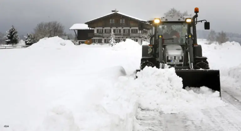 Immer-wieder-verursachen-Glatteis-und-Schnee