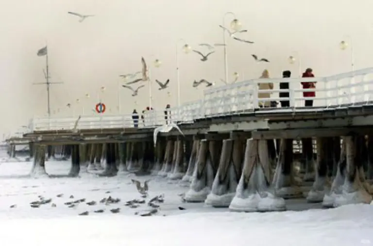 An-einer-Pier-im-Ostseebad-Sopot