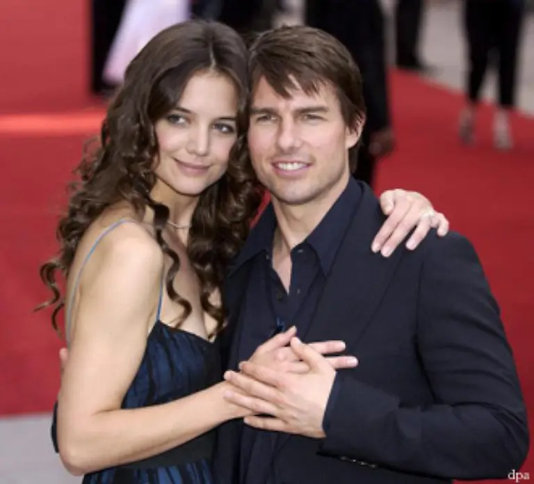 Denn-inzwischen-ist-er-mit-Katie-Holmes-liiert-die-bald-ein-Kind-von-ihm-erwartet-und-auch-hier-ist-von-Heiratsplaenen-die-Rede