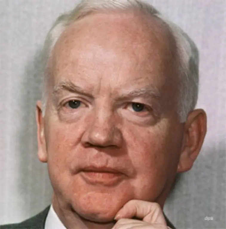 1959-bis-1969-Heinrich-Luebke-CDU-Verdienste-erwarb-sich-der-Sauerlaender-vor-allem-als-Fuersprecher-der-Entwicklungslaender-Er-litt-unter-einer-Stasi-Kampagne-die-ihn-mit-wie-sich-spaeter-herausstellte-gefaelschten-Dokumenten-als-KZ-Baumeister-denunzierte