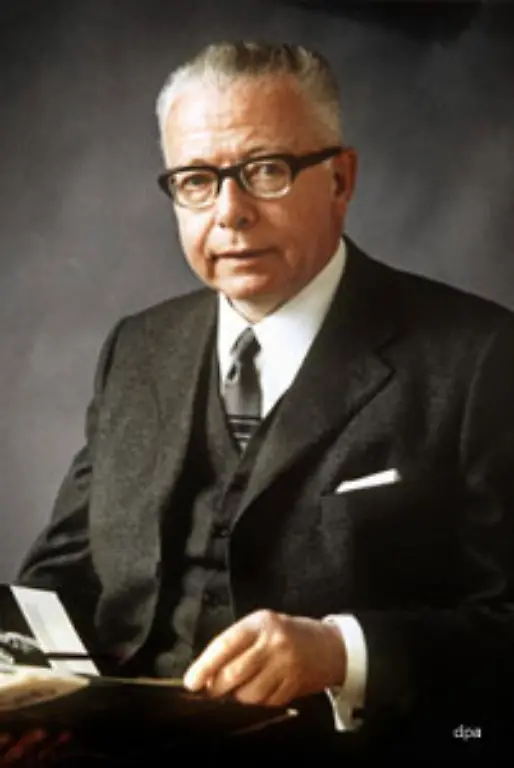 1969-bis-1974-Gustav-Heinemann-SPD-Der-Buergerpraesident-aus-Essen-hatte-sich-der-Verankerung-der-Demokratie-und-der-Ausgestaltung-des-sozialen-Rechtsstaats-verschrieben-Er-unterstuetzte-die-Ostpolitik-von-Bundeskanzler-Willy-Brandt